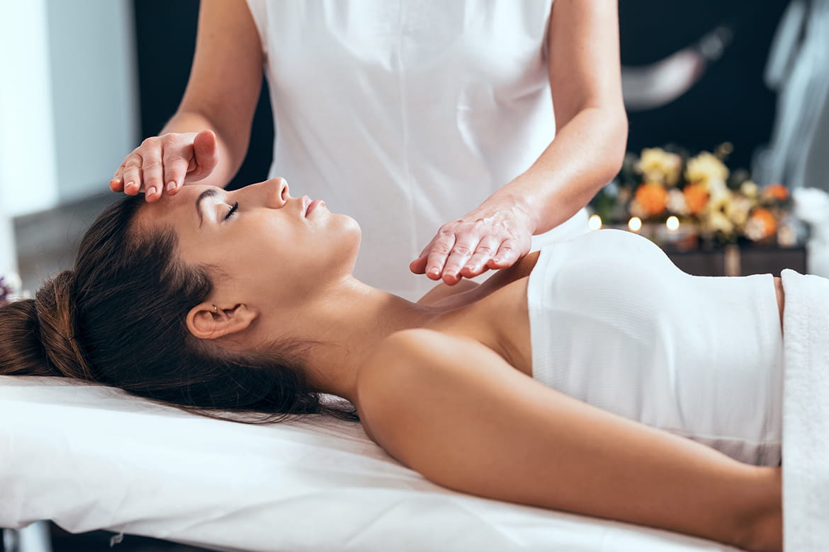 Here's How Reiki Therapy Can Help Promote Healing