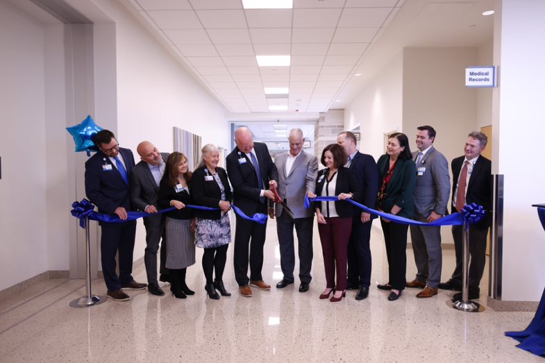 Ribbon-cutting ceremony for new building at Banner Gateway Medical Center